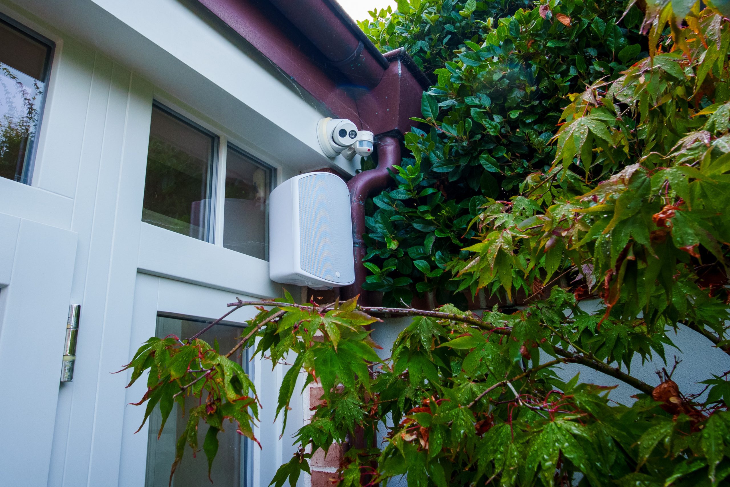 Surface mounted outdoor loudspeaker